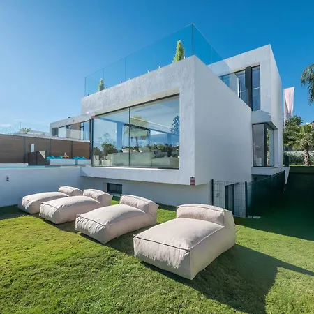 Vacation Marbella I Chic, Cutting-edge Amenities, Private Heated Infinity Pool, Golf Front Location, Cinema Вилла Эстепона