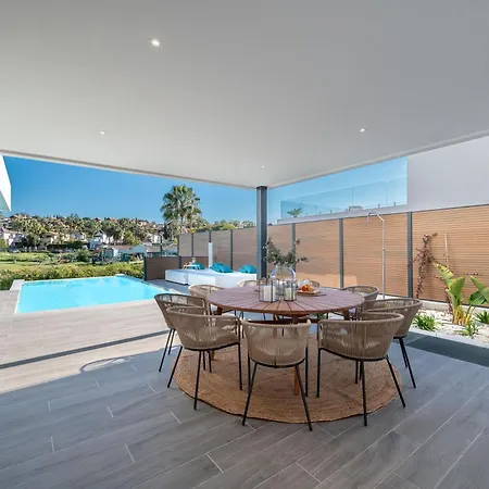 Вилла Vacation Marbella I Chic, Cutting-edge Amenities, Private Heated Infinity Pool, Golf Front Location, Cinema Эстепона