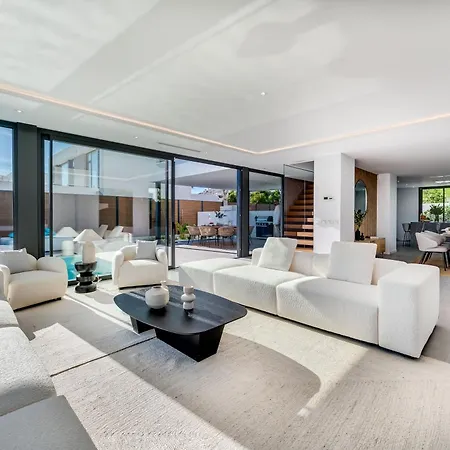 Vacation Marbella I Chic, Cutting-edge Amenities, Private Heated Infinity Pool, Golf Front Location, Cinema