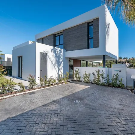 Вилла Vacation Marbella I Chic, Cutting-edge Amenities, Private Heated Infinity Pool, Golf Front Location, Cinema *
