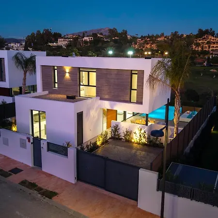Vacation Marbella I Chic, Cutting-edge Amenities, Private Heated Infinity Pool, Golf Front Location, Cinema Вилла Эстепона